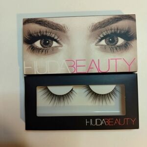 New HUDA BEAUTY Black Dramatic False EyeLashes